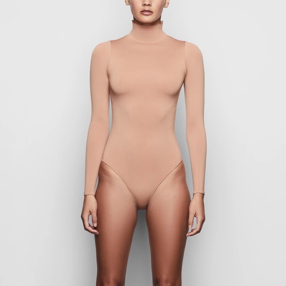 SKIMS ESSENTIAL MOCK NECK LONG SLEEVE BODYSUIT - Picture 3 of 5
